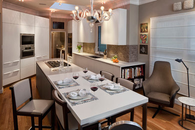 Kitchen - contemporary kitchen idea in Cincinnati
