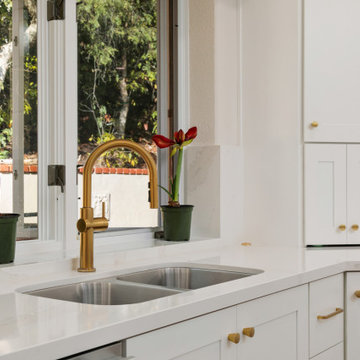 Classic white and gold kitchen