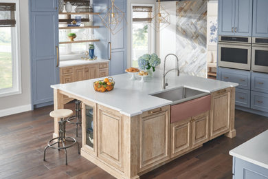 Example of a minimalist kitchen design in Chicago