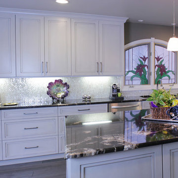 Ultracraft Kitchen - Sarasota in Lunar Gray w/ Nickel Glaze