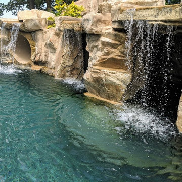Lakeside Luxury Vanishing Edge Pool