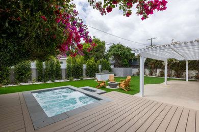 Example of a trendy patio design in Los Angeles