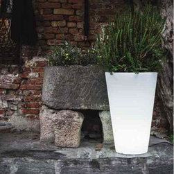 Liscio Siena Planters Illuminated by Serralunga - Outdoor Lighting