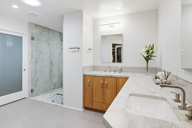 Bathroom - modern bathroom idea in San Diego