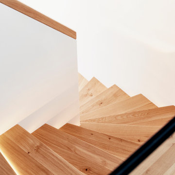Faltwerktreppe mit verdeckter Beleuchtung