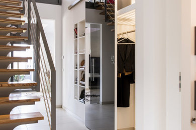 Modernes Ankleidezimmer in Sonstige