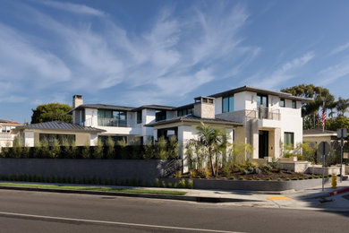 Inspiration for a modern exterior home remodel in Los Angeles
