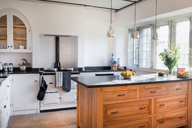 Kitchen - craftsman kitchen idea in London
