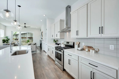 Example of a transitional kitchen design in Nashville