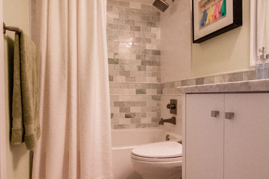 Bathroom - modern bathroom idea in Miami