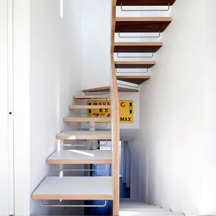 Diseño de escalera curva, actual, pequeña