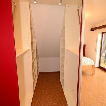 Schlafzimmer rot mit magnolie