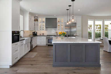 Kitchen - transitional kitchen idea in Orange County