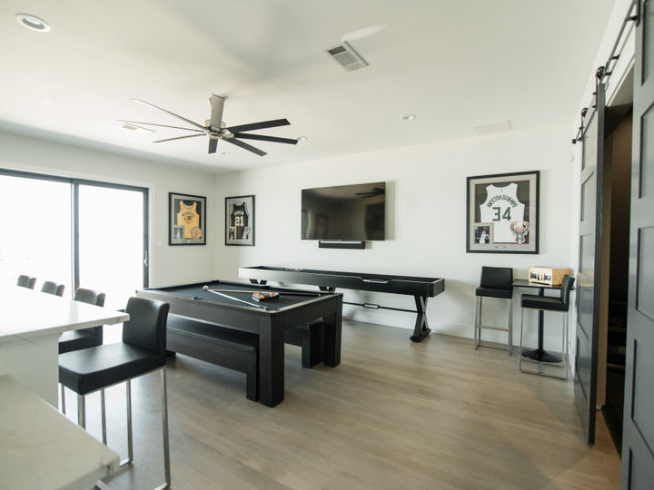 Contemporary Home Bar - Home Bar