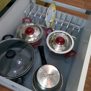 Tandem Drawer with Dinner Plate Holder