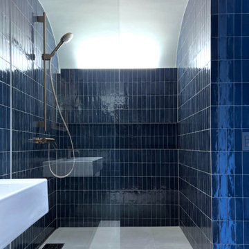 青のタイルが美しいシャワールームリモデル事例