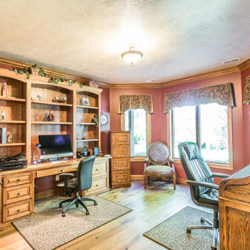 S. Frontier Trail Residence