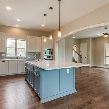Transitional: 3,346 ft²/4 BR/3.5 BA/2 ST