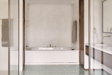 ローマにあるモダンスタイルのおしゃれな浴室の写真