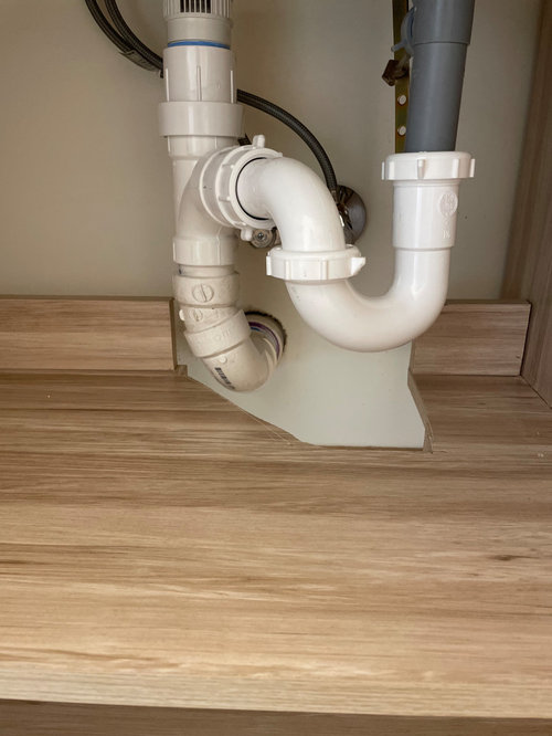 Sloppy hole cut out in Vanity