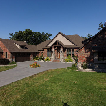 Spring Hill - TAMKO Heritage shingles in Weathered Wood