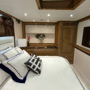 Miami Contemporary, 80' Baia Yacht