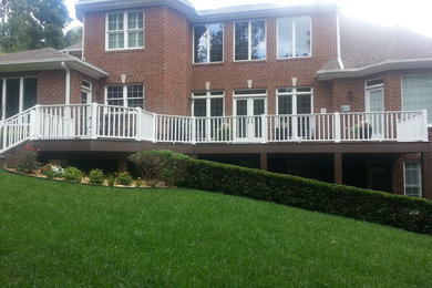 Deck - mid-sized traditional backyard deck idea in Nashville with no cover