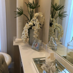 MODEL HOMES - Artificial Flower Arrangements