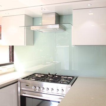 Fabulous LKitchen with Island in a Big House!