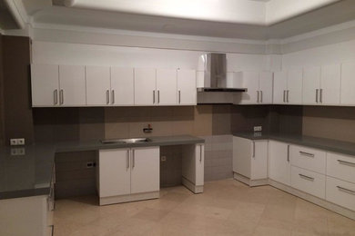 Example of a minimalist home design design in Other