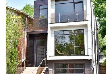 Inspiration for a modern home design remodel in Toronto