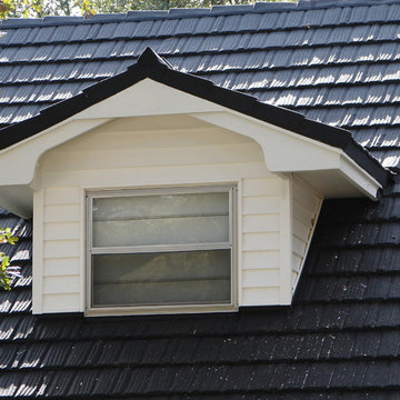 Gerard Canyon Shake Roof in Charcoal