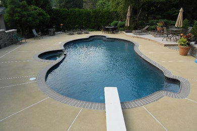 Trendy pool photo in Philadelphia