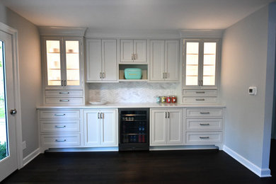 Home bar - home bar idea in Chicago