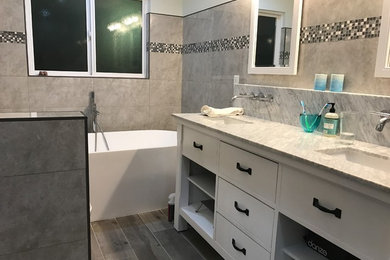 Example of a bathroom design in Sacramento