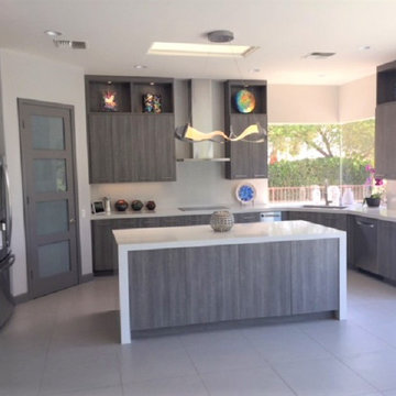Cabinets of the Desert - Art Glass Highlights