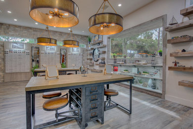 Example of a 1950s home design design in Orlando
