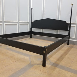 Sunnybrook Pencil Post King Size Bed with Low Footposts - Beds