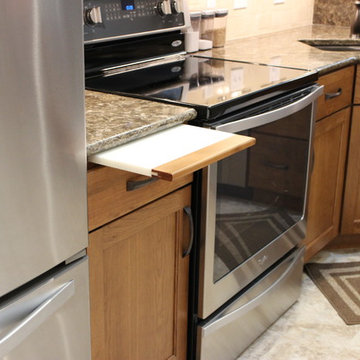 Erie, IL- Cherry Compliments Oak in a Remodeled Kitchen