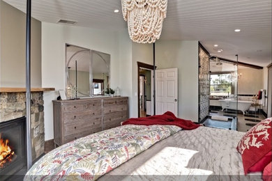 Example of a classic bedroom design in San Diego
