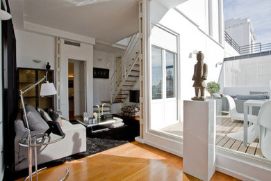 Inspiration for a zen hallway remodel in Valencia