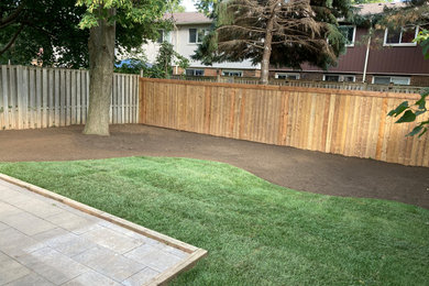 Photo of a transitional landscaping in Toronto.