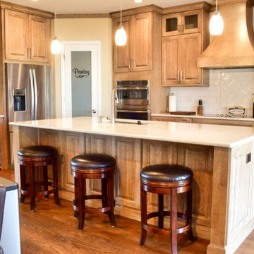 Trailside Loop - Traditional Kitchen