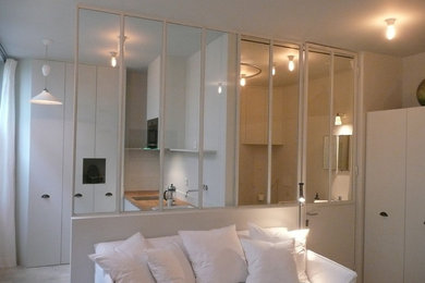 Design ideas for a contemporary family room in Paris.