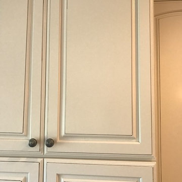 Kitchen with Pinstripe Glaze & Contrasting Island