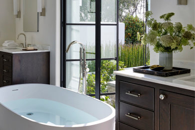 Example of a minimalist bathroom design in San Diego