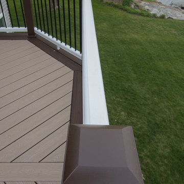 Panoramic Lounge Deck over Lake Templene