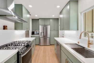 Example of a transitional kitchen design in Sacramento