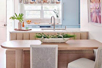 Example of a kitchen design in Miami