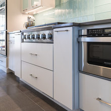 Ranges and microwave placement